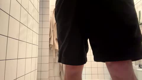 Snapshot of skinnyduderino chatting on 12/01/25, 10:31 skinnyduderino online show from 12/01/25, 10:31