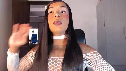 Snapshot of skinnyflak7 chatting on 10/12/25, 02:49 jesica online show from 10/12/25, 02:49