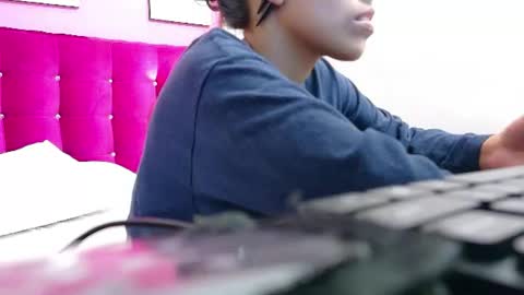 Snapshot of skinnyneighbour_ chatting on 07/15/26, 03:23 Karla online show from 07/15/26, 03:23