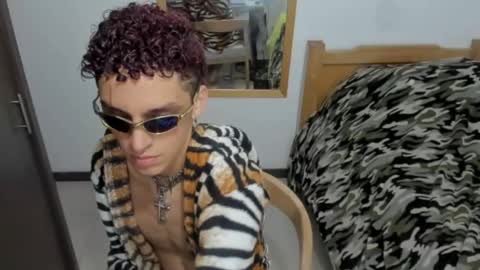 Snapshot of skinnypipe15 chatting on 10/20/25, 11:43 skinnypipe15 online show from 10/20/25, 11:43