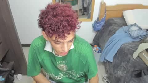 Snapshot of skinnypipe15 chatting on 10/27/25, 04:05 skinnypipe15 online show from 10/27/25, 04:05