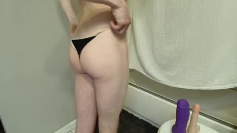Snapshot of skinnytoy69 chatting on 12/22/24, 03:33 skinnytoy69 online show from 12/22/24, 03:33