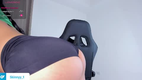 Snapshot of skinnyy__016__ chatting on 04/08/26, 12:10 Skinnyy online show from 04/08/26, 12:10