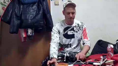 Snapshot of sklave99817 chatting on 10/25/25, 01:13 sklave99817 online show from 10/25/25, 01:13