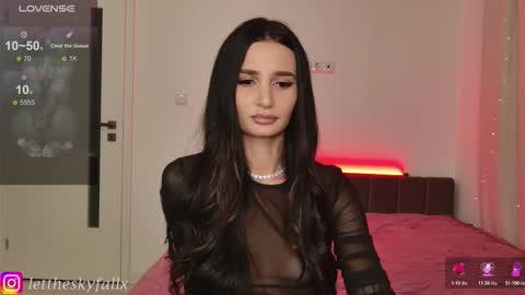 Snapshot of sky011fall chatting on 02/06/26, 11:19 Eliza online show from 02/06/26, 11:19