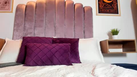 Sky Caroline online show from 11/06/25, 07:15