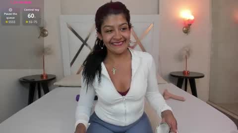 Snapshot of sky_collins_ chatting on 07/16/26, 08:37 Sky online show from 07/16/26, 08:37