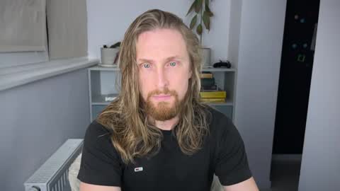 Snapshot of sky_guy25 chatting on 10/30/25, 09:37 sky_guy25 online show from 10/30/25, 09:37