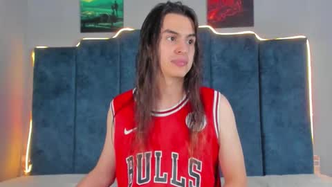 Santiago online show from 10/20/25, 10:10