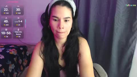 Snapshot of sky_lover_ chatting on 12/22/25, 09:17 Sky online show from 12/22/25, 09:17