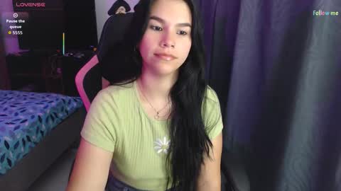 Snapshot of sky_lover_ chatting on 02/17/26, 09:06 Sky online show from 02/17/26, 09:06