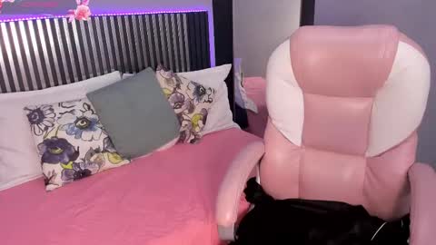 Snapshot of sky_winter chatting on 09/23/25, 01:36 S O F I online show from 09/23/25, 01:36