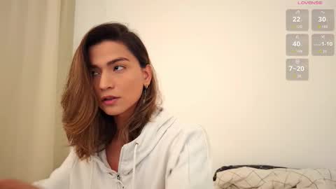 Snapshot of skyamber8v2 chatting on 11/24/25, 11:43 Vi online show from 11/24/25, 11:43