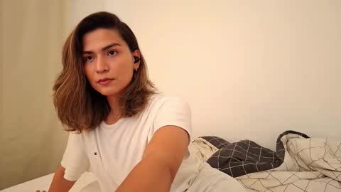 Snapshot of skyamber8v2 chatting on 11/26/25, 03:35 Vi online show from 11/26/25, 03:35