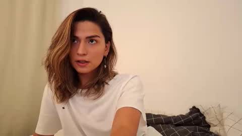 Snapshot of skyamber8v2 chatting on 12/04/25, 02:15 Vi online show from 12/04/25, 02:15