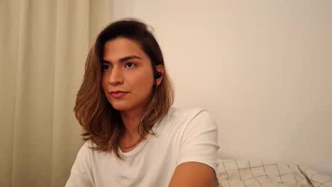 Snapshot of skyamber8v2 chatting on 12/14/25, 08:30 Vi online show from 12/14/25, 08:30