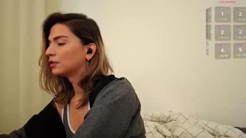 Snapshot of skyamber8v2 chatting on 12/14/25, 08:35 Vi online show from 12/14/25, 08:35