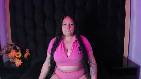 Snapshot of skyblacky_ chatting on 12/17/25, 12:33 SkyBlacky online show from 12/17/25, 12:33