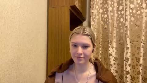 Snapshot of skyedavis chatting on 12/18/25, 07:09 skyedavis online show from 12/18/25, 07:09