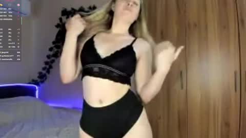 Snapshot of skyedavis chatting on 05/28/26, 03:53 skyedavis online show from 05/28/26, 03:53