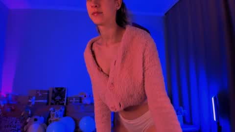 Snapshot of skyewavy chatting on 12/03/24, 12:13 online show from 12/03/24, 12:13