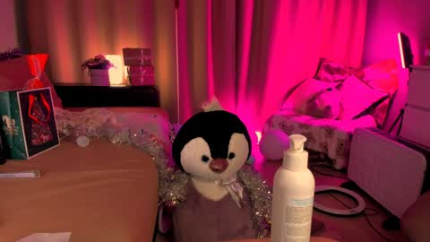 Snapshot of skyewavy chatting on 12/12/24, 12:05 online show from 12/12/24, 12:05