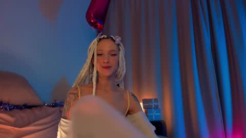 Snapshot of skyewavy chatting on 12/16/24, 11:07 online show from 12/16/24, 11:07