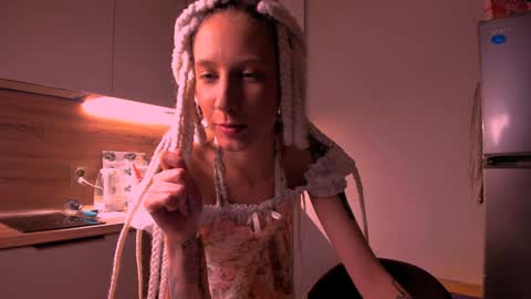 Snapshot of skyewavy chatting on 02/08/25, 09:46 online show from 02/08/25, 09:46
