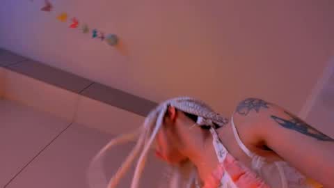 Snapshot of skyewavy chatting on 02/15/25, 06:12 online show from 02/15/25, 06:12