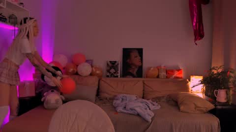 Snapshot of skyewavy chatting on 02/26/25, 01:11 online show from 02/26/25, 01:11
