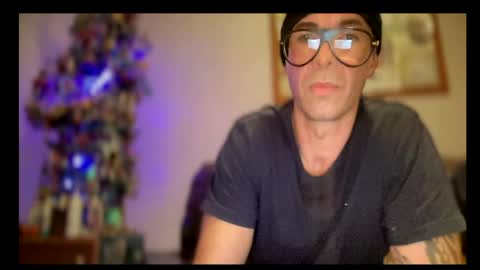 Snapshot of skyfly333 chatting on 06/06/26, 04:33 IAN HARD online show from 06/06/26, 04:33
