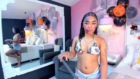 Snapshot of skylerbloom chatting on 10/31/25, 03:29 skylerbloom online show from 10/31/25, 03:29