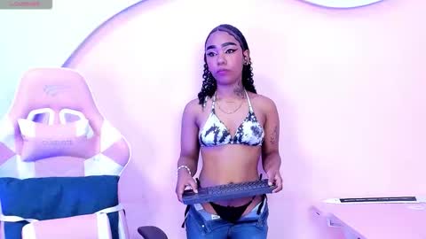 Snapshot of skylerbloom chatting on 11/04/25, 04:22 skylerbloom online show from 11/04/25, 04:22