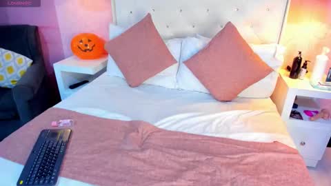 Snapshot of skylerbloom chatting on 11/05/25, 03:06 skylerbloom online show from 11/05/25, 03:06