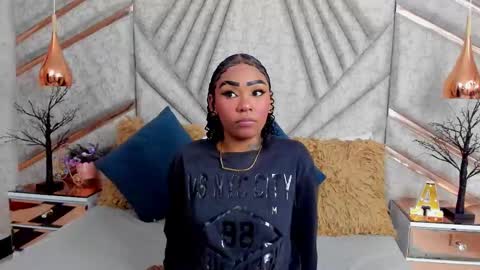 Snapshot of skylerbloom chatting on 11/19/25, 02:33 skylerbloom online show from 11/19/25, 02:33