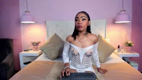 Snapshot of skylerbloom chatting on 11/22/25, 02:43 skylerbloom online show from 11/22/25, 02:43