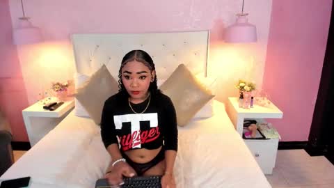 Snapshot of skylerbloom chatting on 11/28/25, 02:25 skylerbloom online show from 11/28/25, 02:25