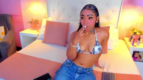 Snapshot of skylerbloom chatting on 12/01/25, 02:38 skylerbloom online show from 12/01/25, 02:38