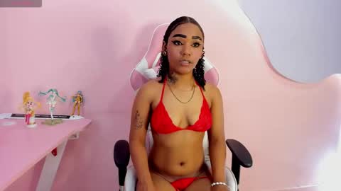 Snapshot of skylerbloom chatting on 12/02/25, 01:44 skylerbloom online show from 12/02/25, 01:44