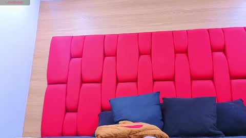 Snapshot of skynny_horney chatting on 10/23/25, 08:51 Skynny online show from 10/23/25, 08:51