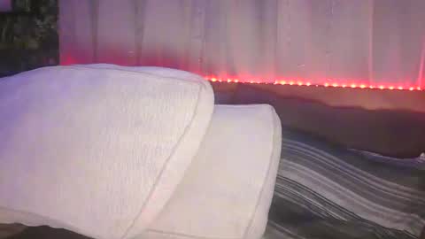 skyonetoo3 online show from 10/04/25, 09:13