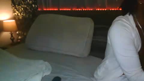 skyonetoo3 online show from 11/12/25, 02:45