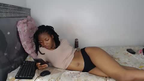 skyqueen0 online show from 10/31/25, 05:47