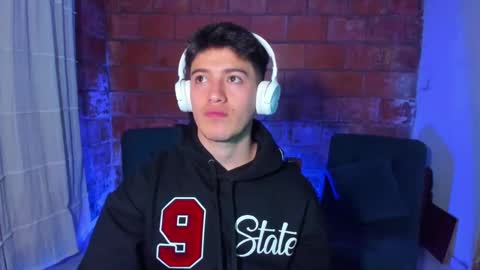 Snapshot of skyrid3r chatting on 03/10/25, 05:22 Skyrider online show from 03/10/25, 05:22