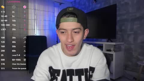 Snapshot of skyrid3r chatting on 10/16/25, 07:26 Skyrider online show from 10/16/25, 07:26