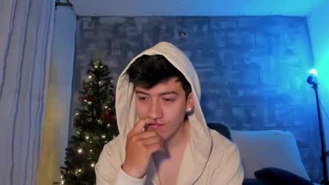 Snapshot of skyrid3r chatting on 12/13/25, 11:21 Skyrider online show from 12/13/25, 11:21