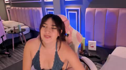 Snapshot of skyylee_ chatting on 03/25/26, 01:17 abby online show from 03/25/26, 01:17
