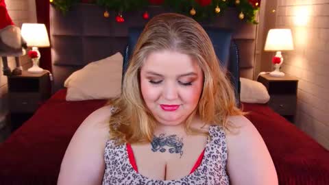 Snapshot of sladadeew chatting on 12/19/25, 01:29 Slada Deew online show from 12/19/25, 01:29