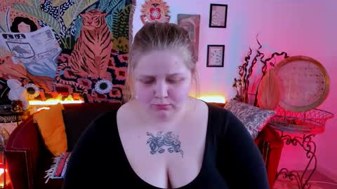 Snapshot of sladadeew chatting on 02/07/26, 01:37 Slada Deew online show from 02/07/26, 01:37