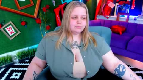 Snapshot of sladadeew chatting on 02/25/26, 03:21 Slada Deew online show from 02/25/26, 03:21